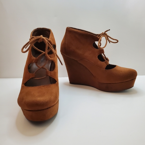 Y•Not? Camel Lace Up Platform Wedge Sz 8.5 - Picture 4 of 14